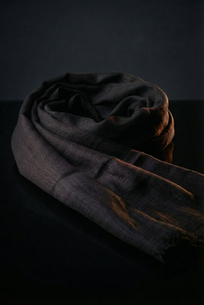 Lightweight Smoke Black Tagelmust crafted in sustainably sourced rayon fabric, breathable Moroccan desert headscarf designed for Sahara travel, safari protection, and hot climate exploration.