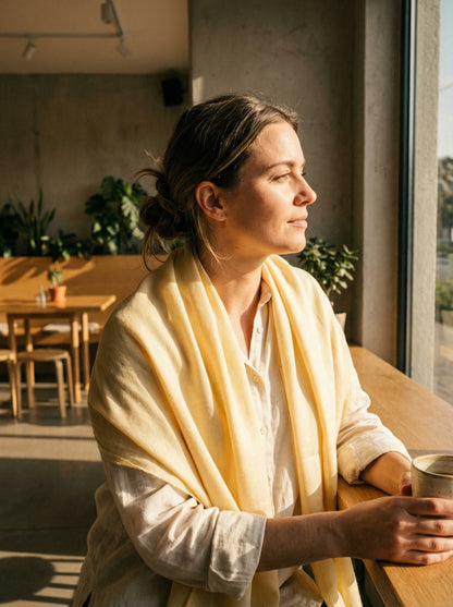 Colonial yellow Tagelmust styled as a lightweight travel scarf for women, Touareg inspired Moroccan headscarf ideal for safari adventures, sun protection, and warm desert climates.