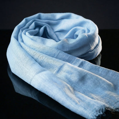 Sustainably sourced Nomad Tagelmust in light blue, ideal safari scarf for sun and dust defense.