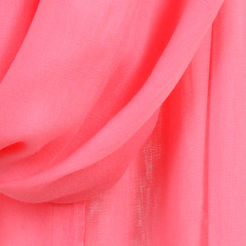 Close‑up of Rose Pompadour Soaked Tagelmust scarf fabric – vivid coral‑pink Moroccan headscarf, sustainably sourced lightweight weave ideal for nomadic travelers searching for pink scarves for hot‑weather, dry‑climate adventures.