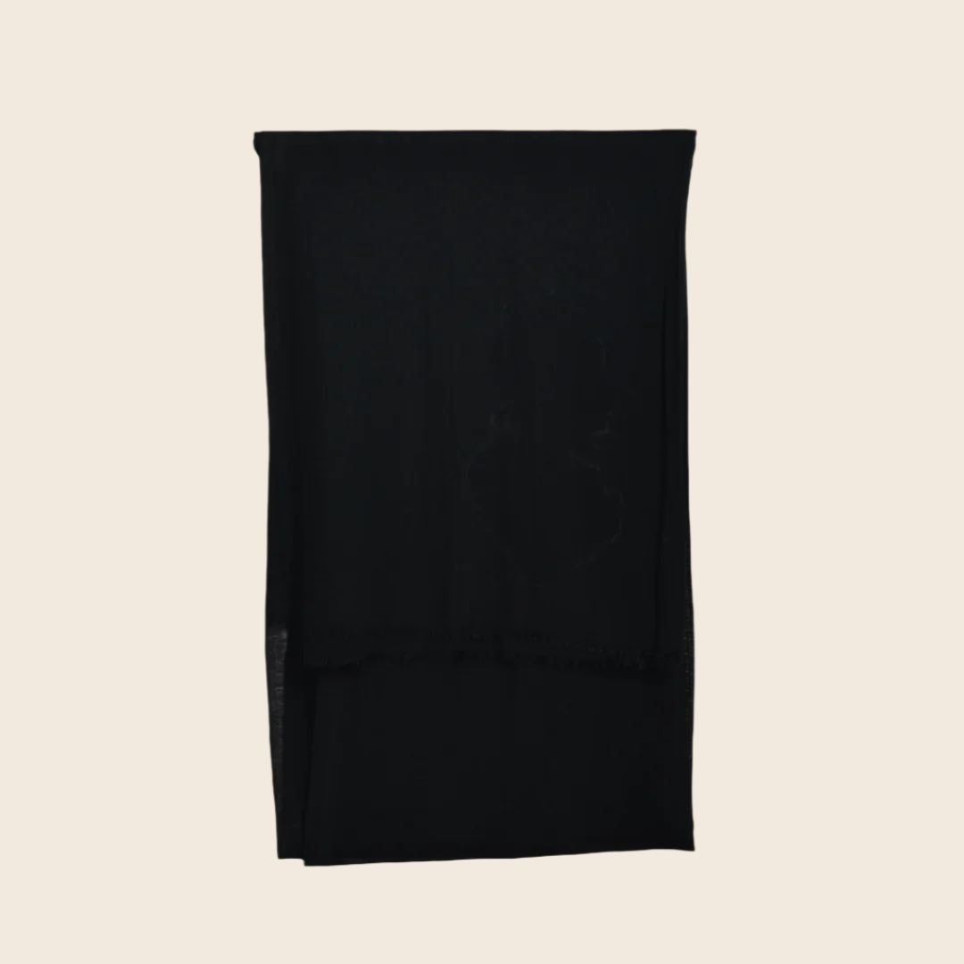 Smoke Black Original Tagelmust scarf – deep midnight‑black Moroccan headscarf, sustainably sourced and lightweight, perfect for nomadic travelers seeking a black scarf for hot weather and dry climates